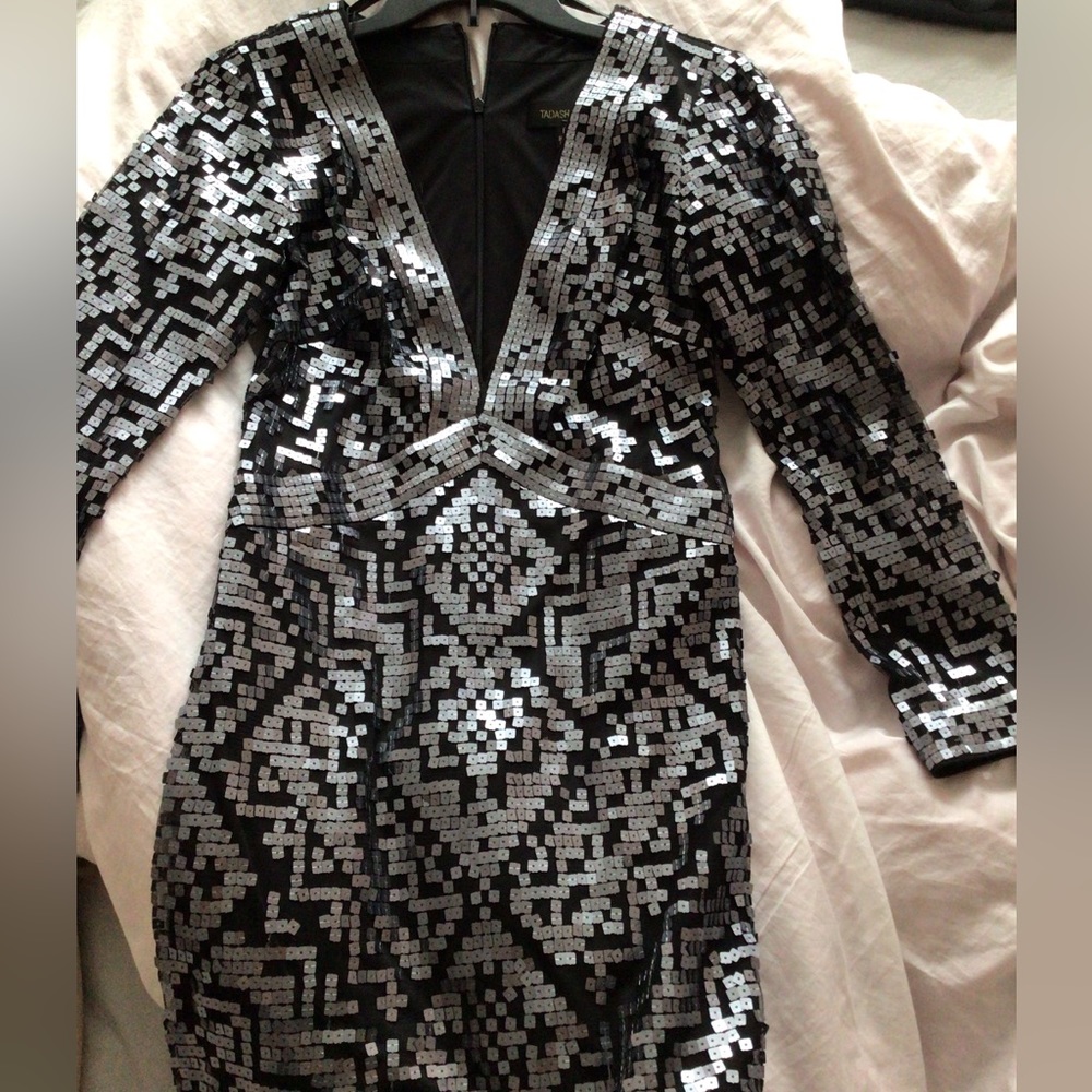 Tadashi Shoji” Cocktail/Holiday/Wedding Shiny Dress